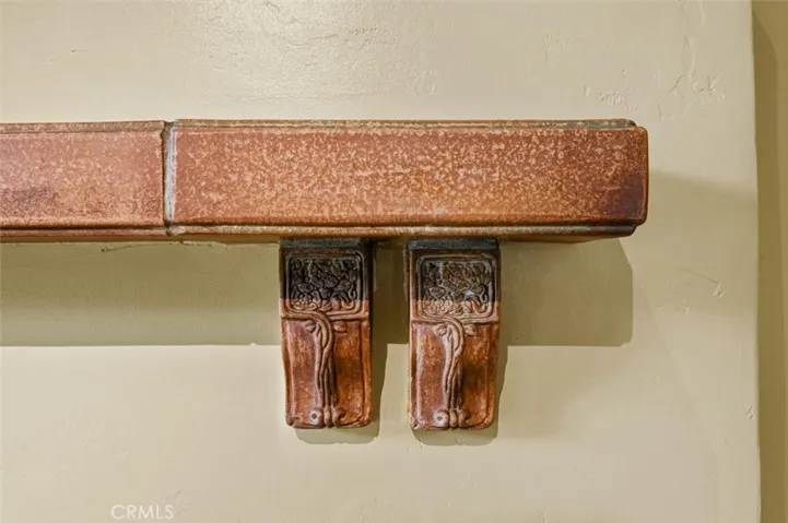 Mantle detail
