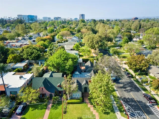 Look at all those trees in this neighborhood. Santa Ana is a city of trees!
