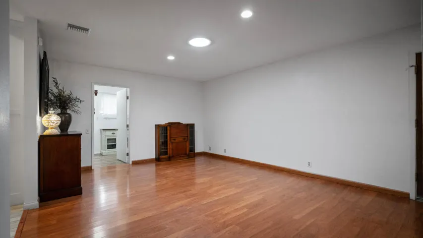 74361 Myrsine Interior-30