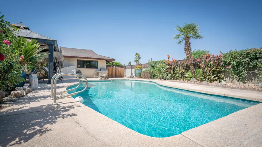 74361 Myrsine Exterior-11