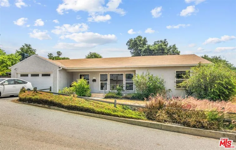 3038 Calanda Avenue, Altadena, California 91001