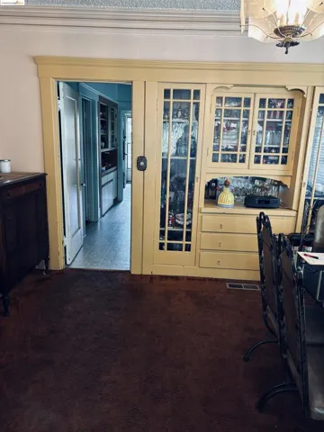 5814 Morse Dr, Oakland, California 94605