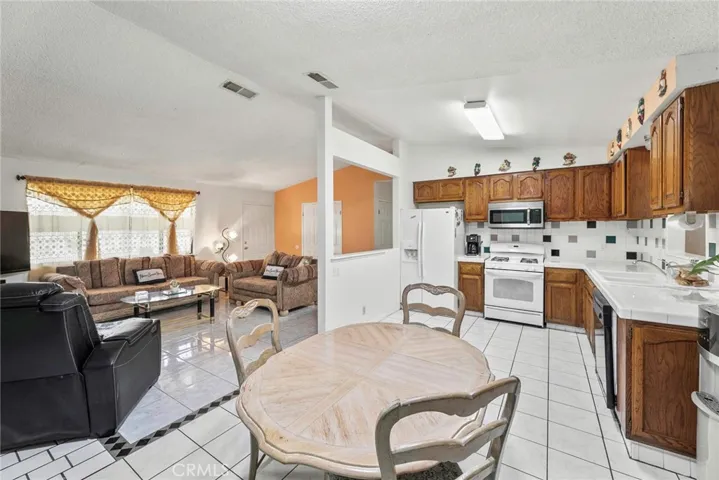 8710 E Avenue S2, Littlerock, California 93543