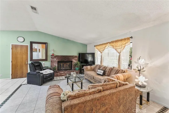 8710 E Avenue S2, Littlerock, California 93543