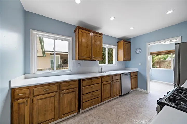 Kitchen has lots of counter space