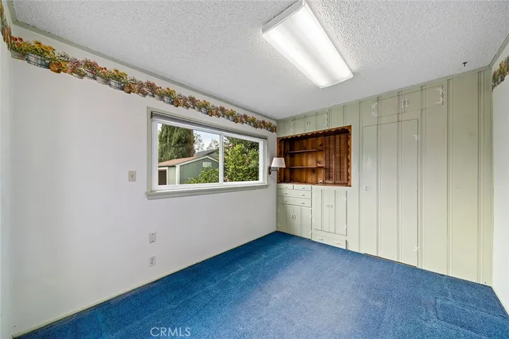 Great for 4th bedroom or home office