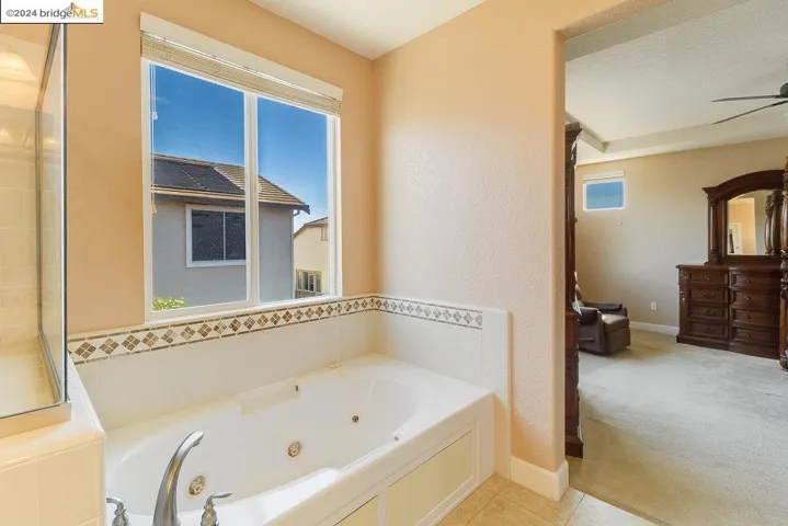 Master bathroom Jeted tub