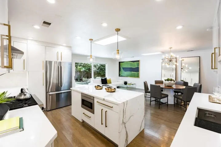 1058 Menlo Oaks Drive, Menlo Park, California 94025