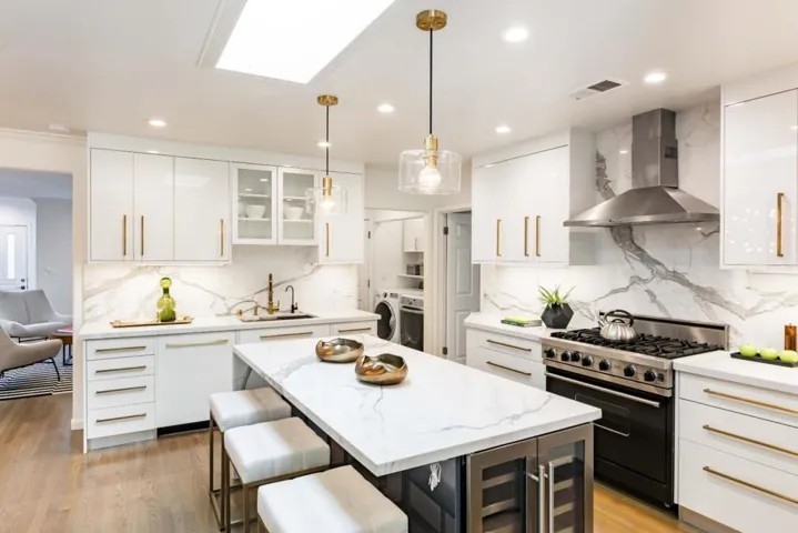 1058 Menlo Oaks Drive, Menlo Park, California 94025
