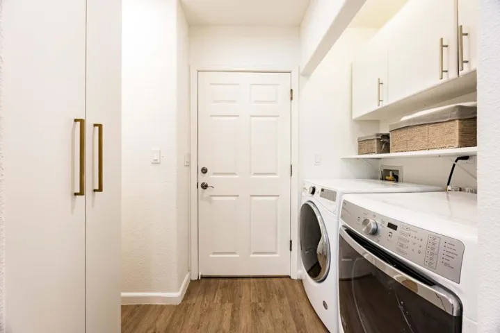1058 Menlo Oaks Drive, Menlo Park, California 94025
