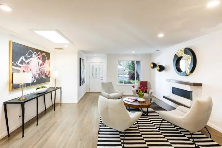1058 Menlo Oaks Drive, Menlo Park, California 94025