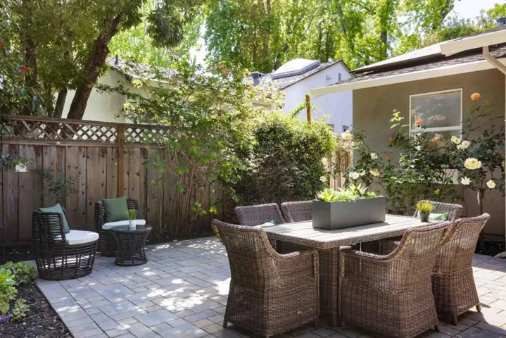 1058 Menlo Oaks Drive, Menlo Park, California 94025