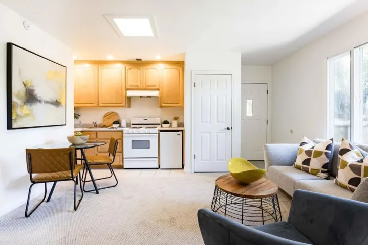 1058 Menlo Oaks Drive, Menlo Park, California 94025