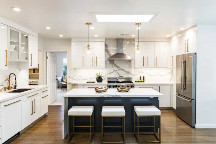 1058 Menlo Oaks Drive, Menlo Park, California 94025