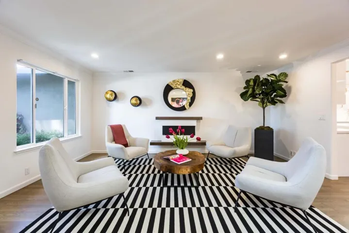1058 Menlo Oaks Drive, Menlo Park, California 94025