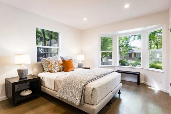 1058 Menlo Oaks Drive, Menlo Park, California 94025