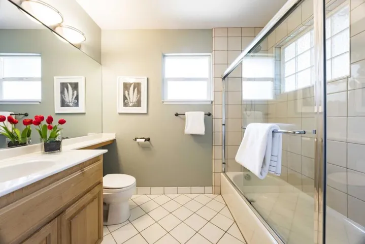 1058 Menlo Oaks Drive, Menlo Park, California 94025