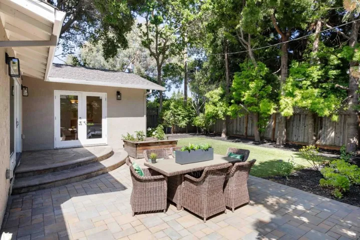 1058 Menlo Oaks Drive, Menlo Park, California 94025
