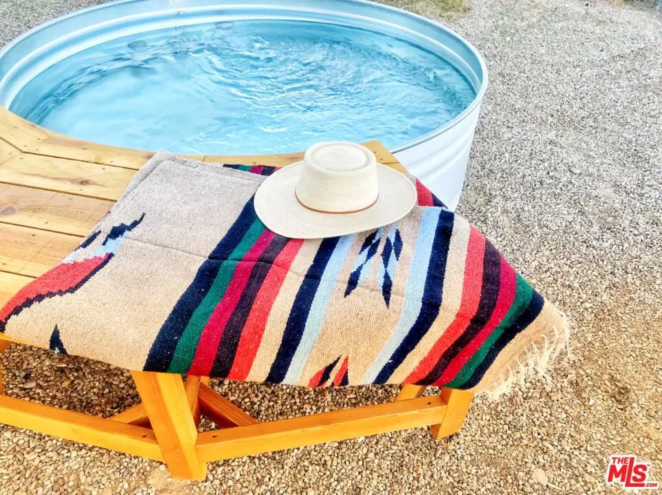 8669 Via Rocosa Road, Joshua Tree, California 92252 home-pic-3