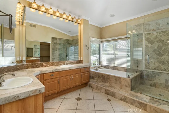 Master Bathroom w/Separate Tub & Shower