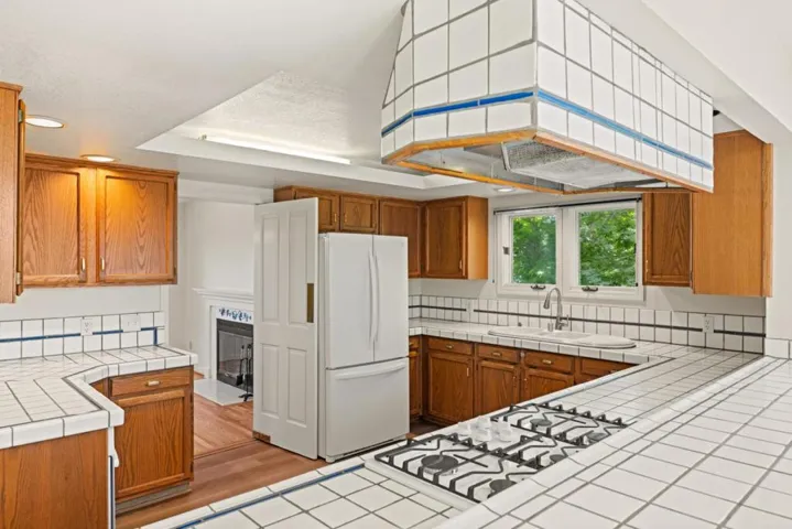 369 Lighthouse Avenue, Pacific Grove, California 93950