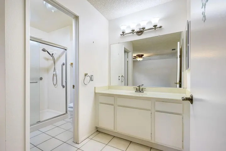 24-web-or-mls-JL_Laverne_OPMG_0524_024