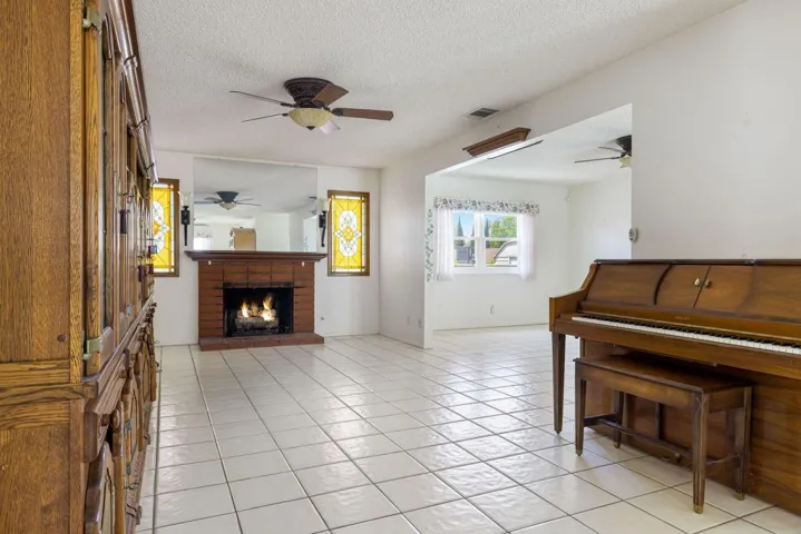 10-web-or-mls-JL_Laverne_OPMG_0524_010