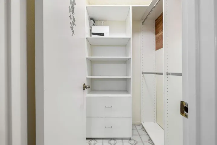 26-web-or-mls-JL_Laverne_OPMG_0524_026