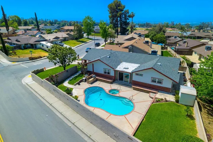 5-web-or-mls-JL_Laverne_OPMG_0524_005