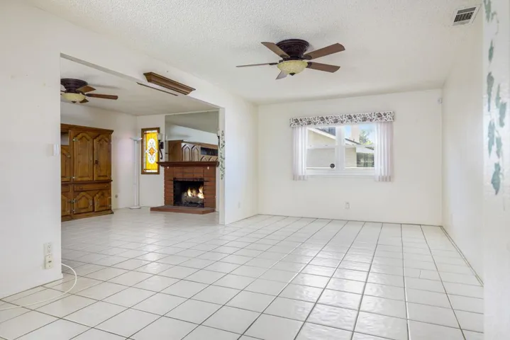 20-web-or-mls-JL_Laverne_OPMG_0524_020