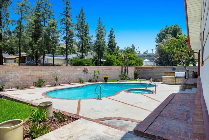 38-web-or-mls-JL_Laverne_OPMG_0524_038