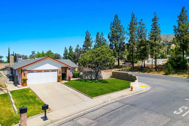 2-web-or-mls-JL_Laverne_OPMG_0524_002