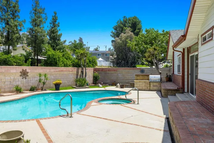 39-web-or-mls-JL_Laverne_OPMG_0524_039