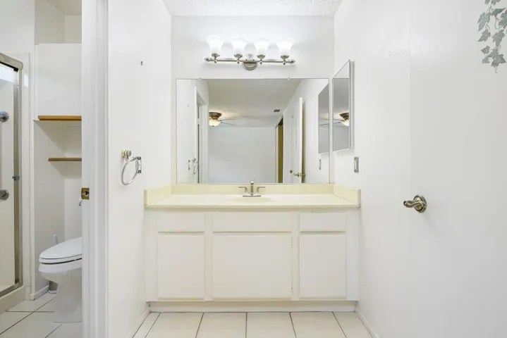 25-web-or-mls-JL_Laverne_OPMG_0524_025