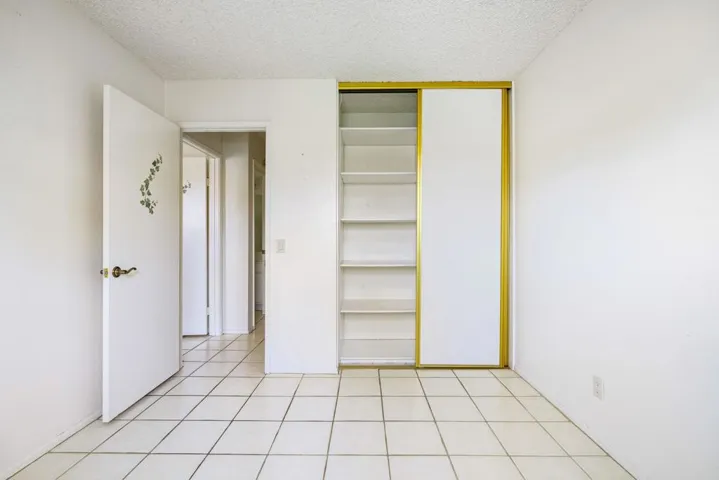 33-web-or-mls-JL_Laverne_OPMG_0524_033