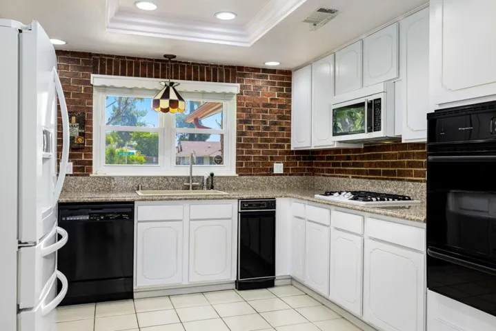 16-web-or-mls-JL_Laverne_OPMG_0524_016