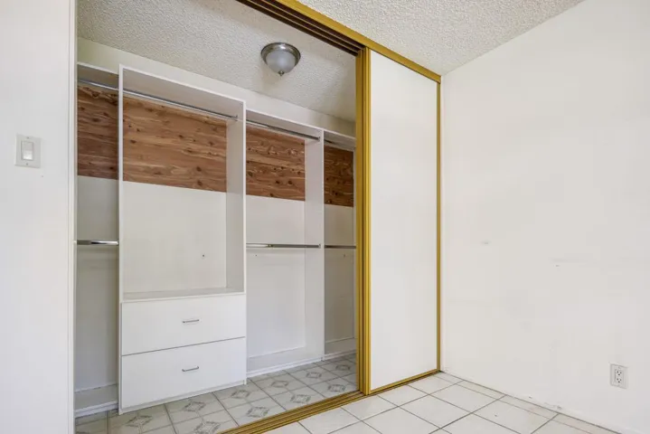 23-web-or-mls-JL_Laverne_OPMG_0524_023