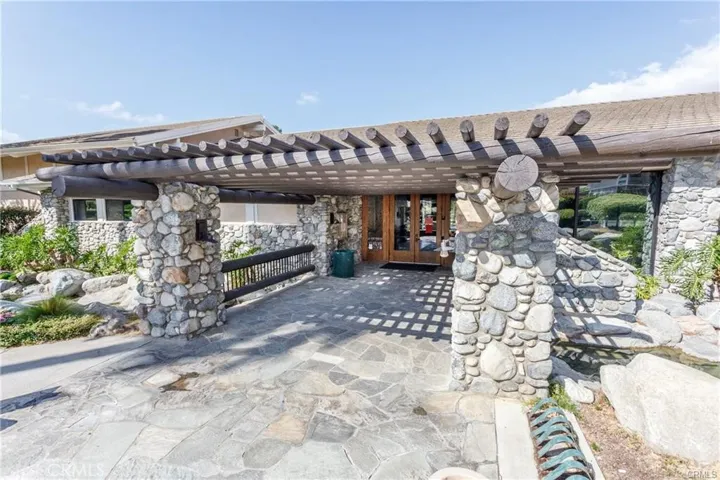 4866 Moon Crest Drive, Corona, California 92878