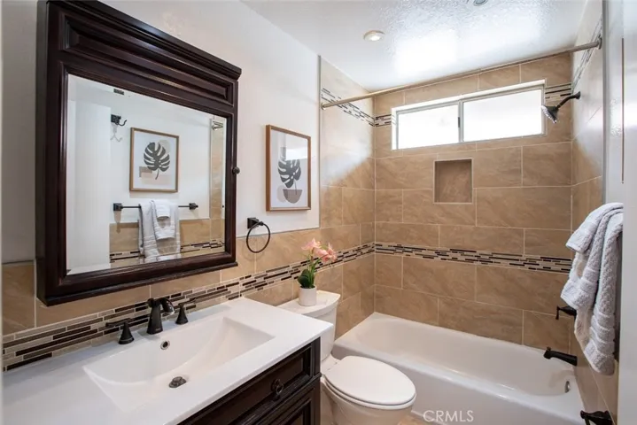 4866 Moon Crest Drive, Corona, California 92878
