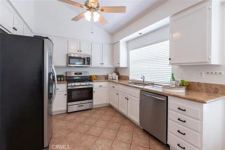4866 Moon Crest Drive, Corona, California 92878
