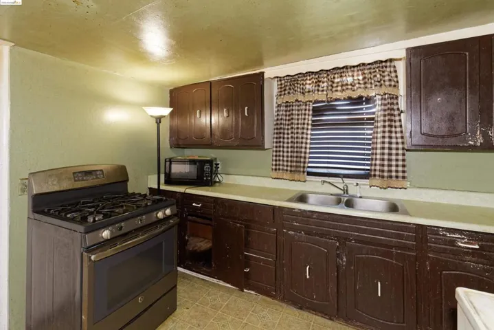 1910 64th Avenue, Oakland, California 94621