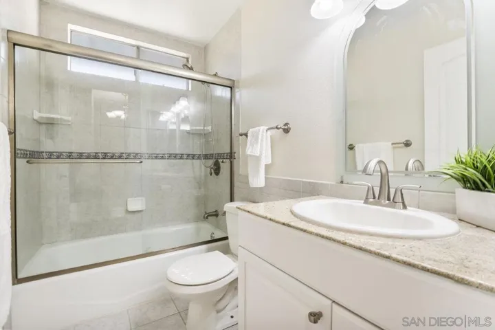 Upstairs Hallway Full Bathroom