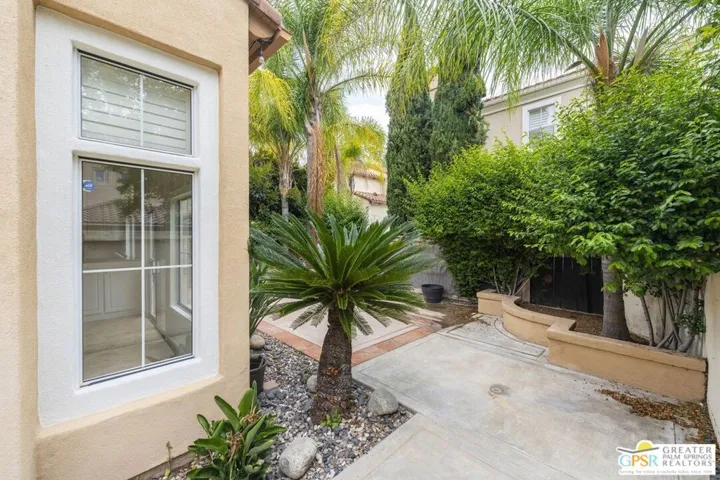 Private wrap around patio/yard