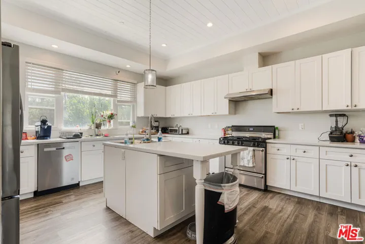 8556 Newcastle Avenue, Northridge, California 91325