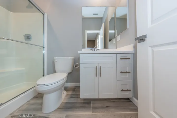 bedroom 2's private ensuite bathroom