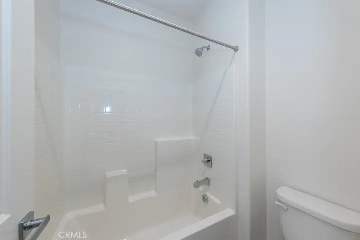 bedroom 3 ensuite bathroom tub