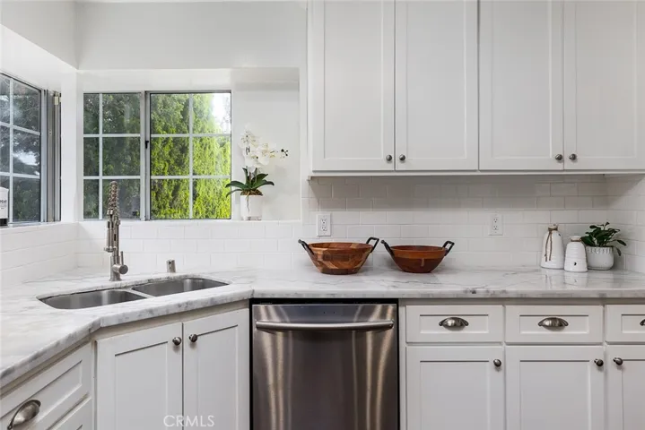 211 E Altadena Drive, Altadena, California 91001