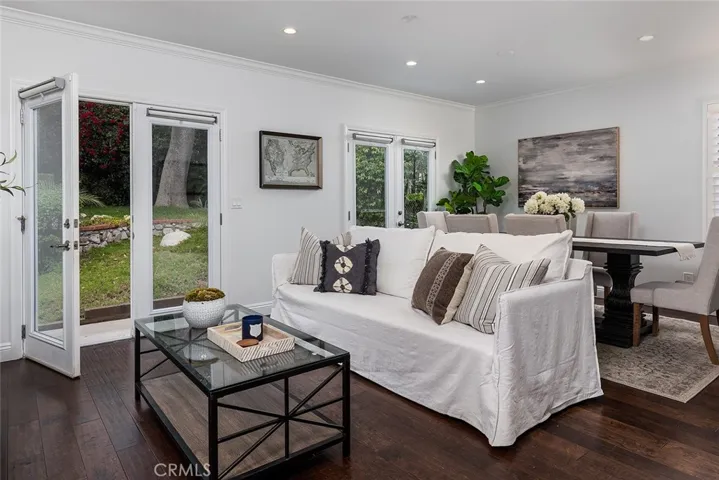 211 E Altadena Drive, Altadena, California 91001