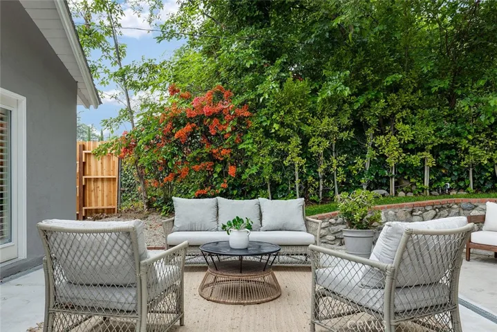 211 E Altadena Drive, Altadena, California 91001