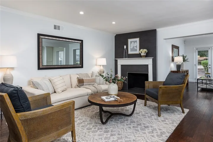 211 E Altadena Drive, Altadena, California 91001